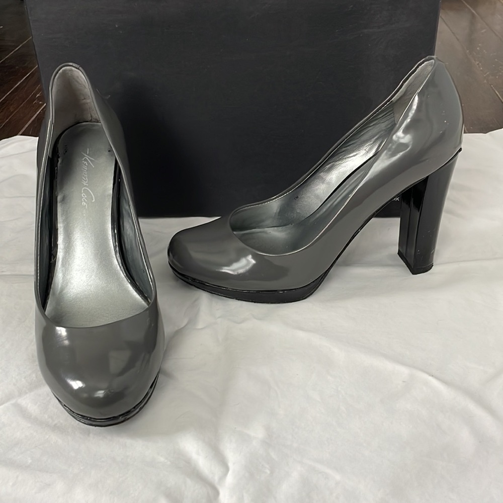 Kenneth Cole New York grey pattern leather heels